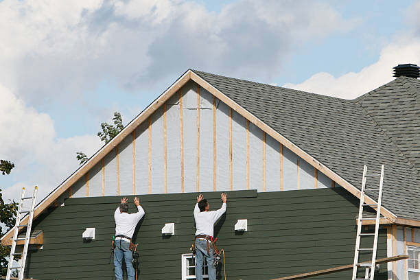 Professional Siding technician working in Carey, OH
